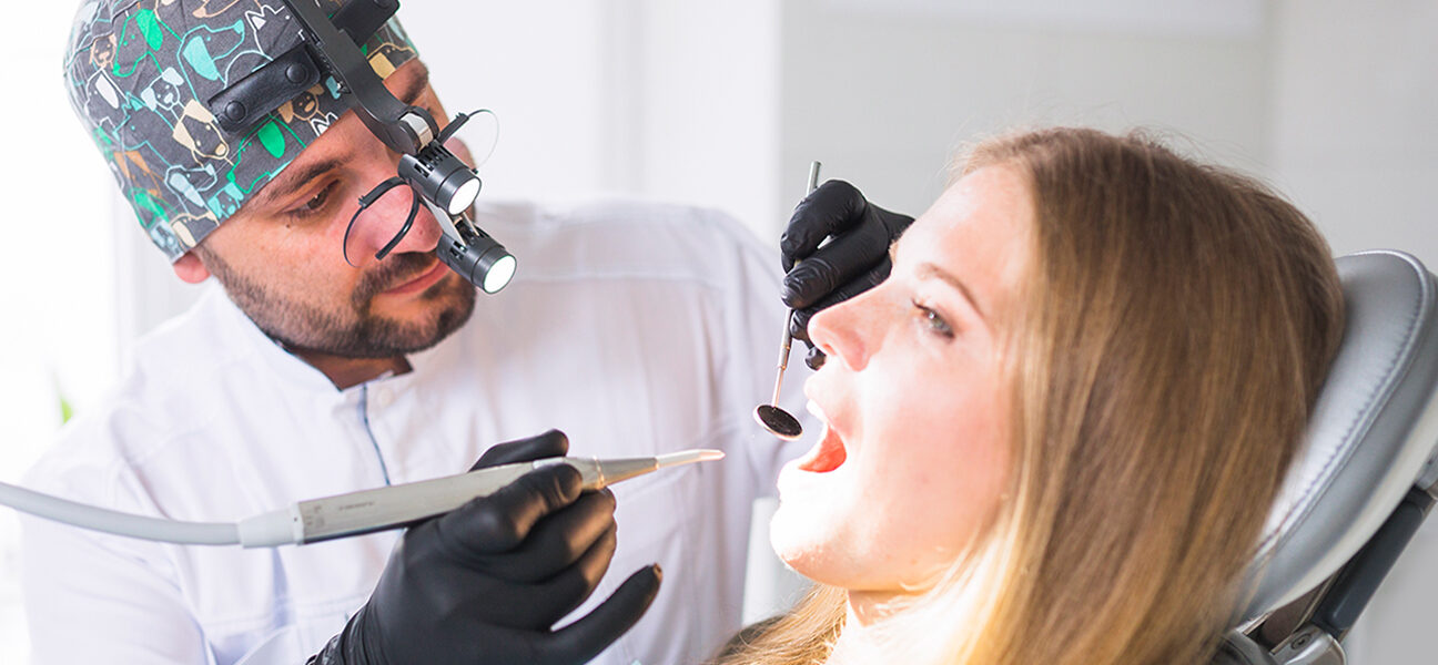 Choosing the Right Cosmetic Dentist: Things to Consider for Your Smile Makeover